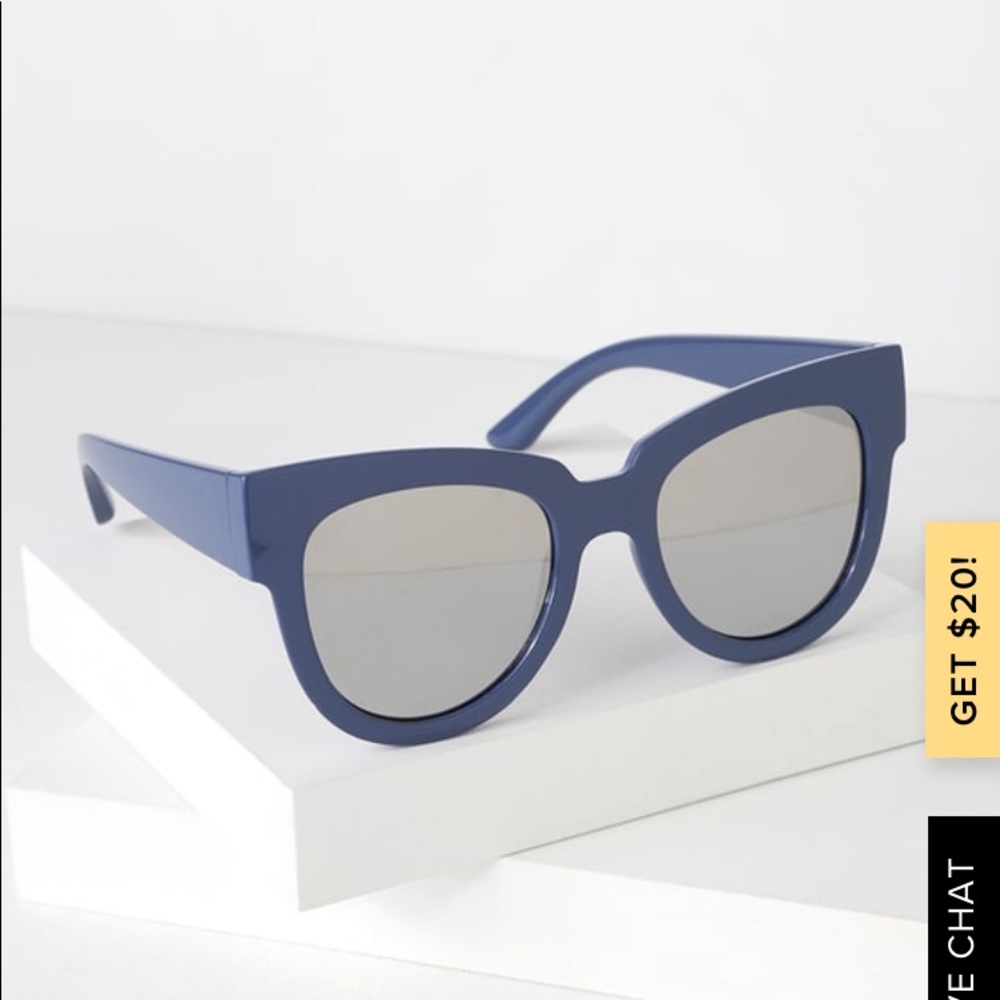 Lulu’s SAY HEY BLUE/ SILVER OVERSIZED SUNGLASSES